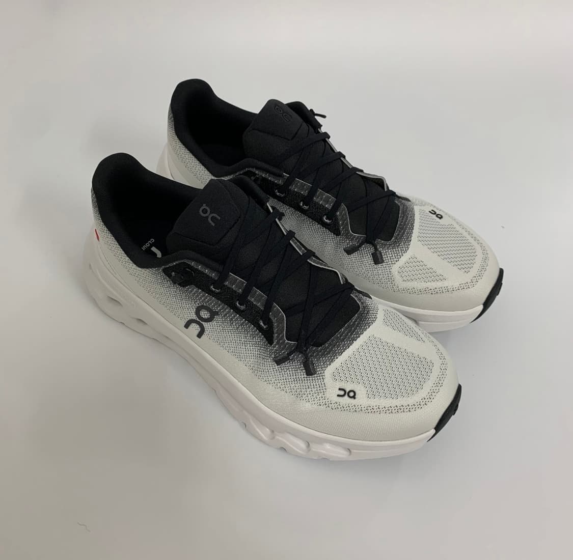 [당일 발송] 온러닝 클라우드틸트 아이보리 블랙 상품이미지1