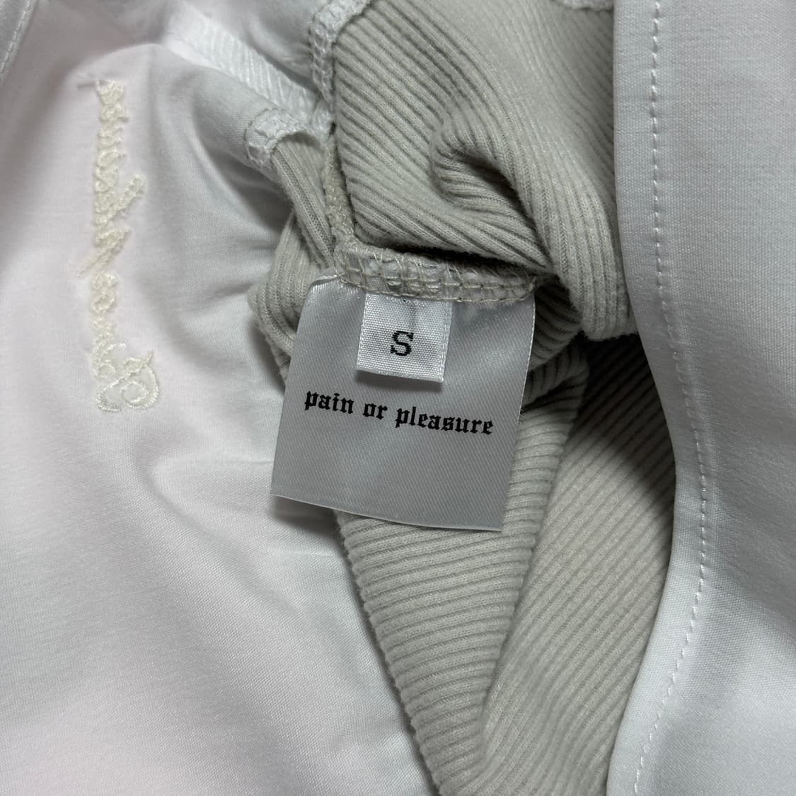 페인오어플레져 에블린 셔츠탑 라이트그레이 상품이미지6