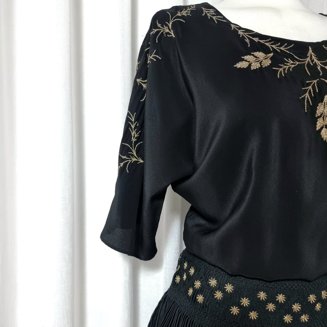 바네사브루노 실크100% 나그랑숄더 가오리핏 플리츠 원피스 (55/34) 상품이미지4