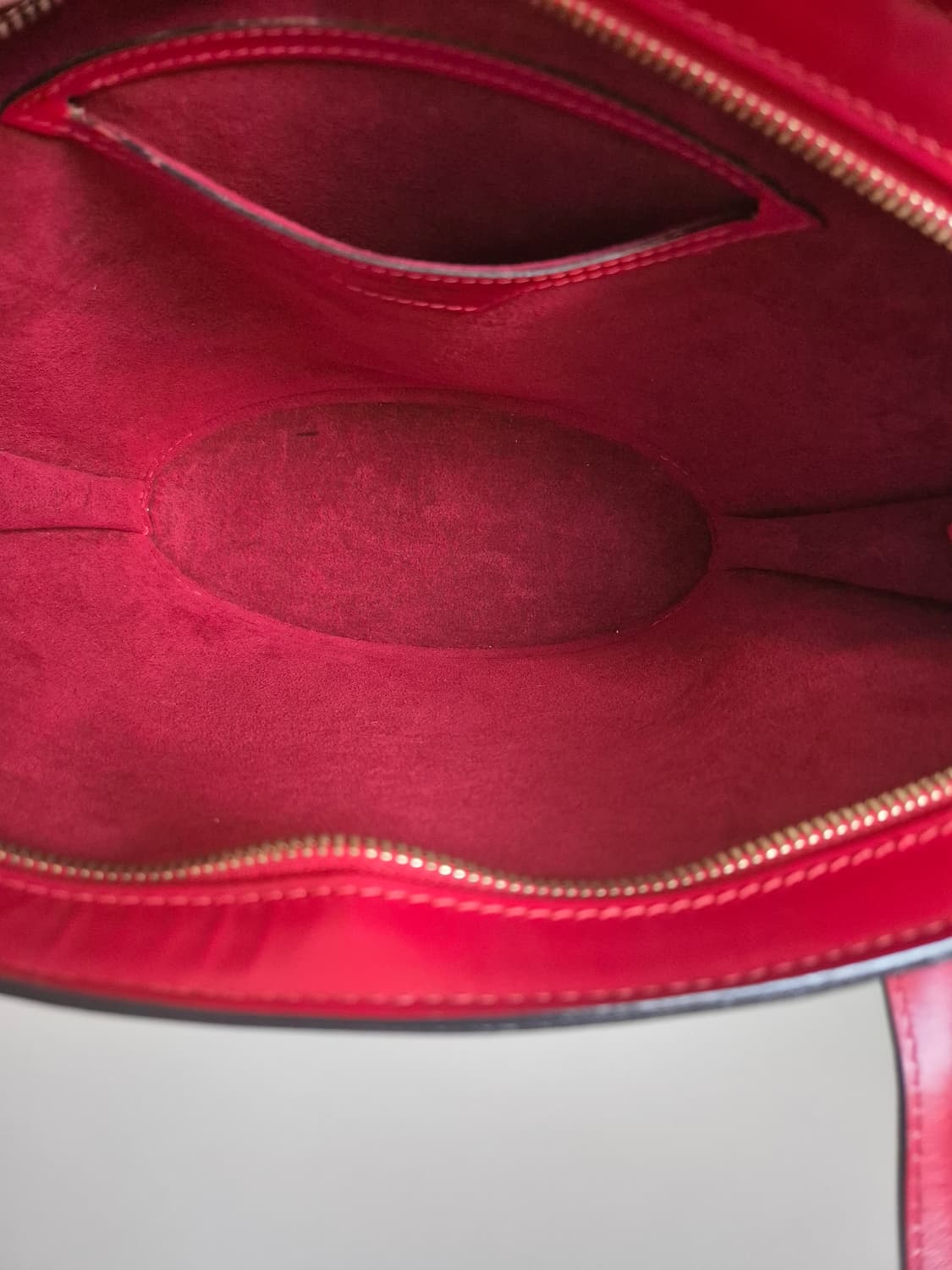 루이비통 에피 생작 숄더백 레드 상품이미지4