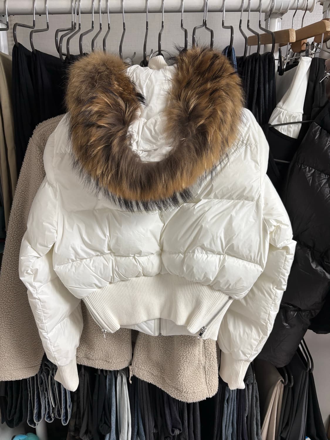 페일제일드 라쿤 후디드 푸퍼 자켓 패딩 상품이미지3