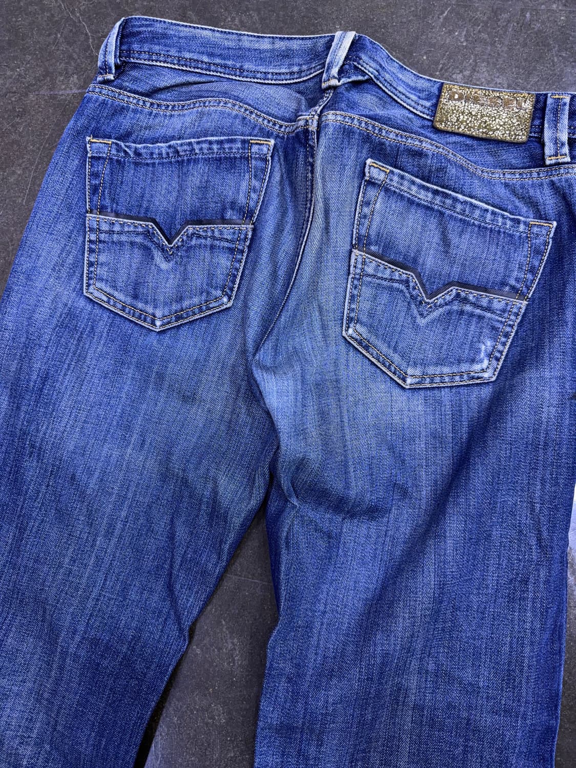 디젤 라키 빈티지 데미지 워싱 레귤러 스트레이트핏 데님팬츠 32 상품이미지7