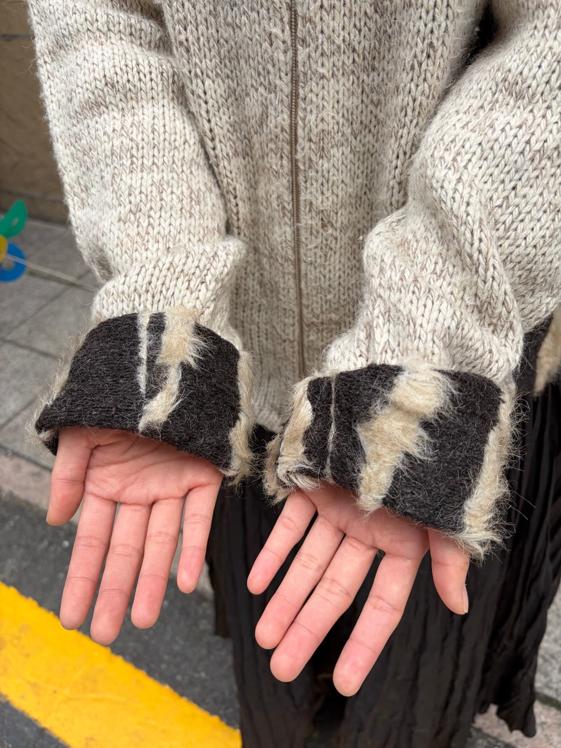 TR3NTO 퍼 디테일 니트 집업 상품이미지3