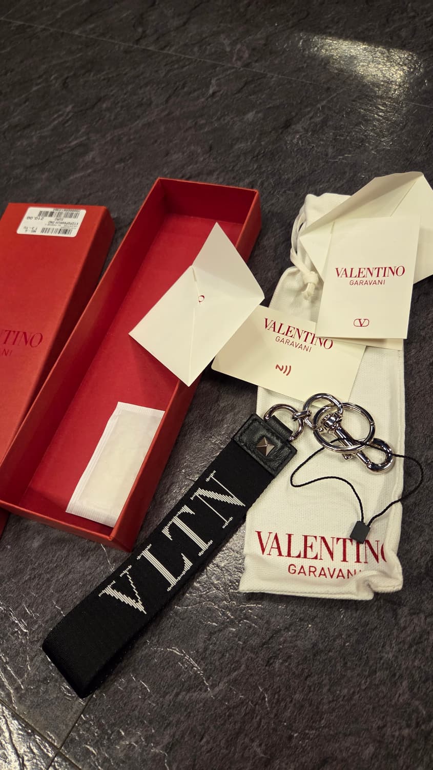 VLTN  발렌티노 새제품 키링 키체인 백참 열쇠고리 상품이미지1