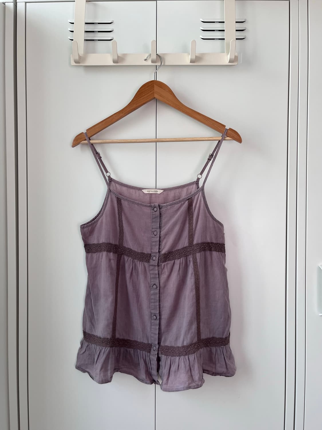 Basic tone clothes 연보라 레이스 단추 슬리브리스 상품이미지2