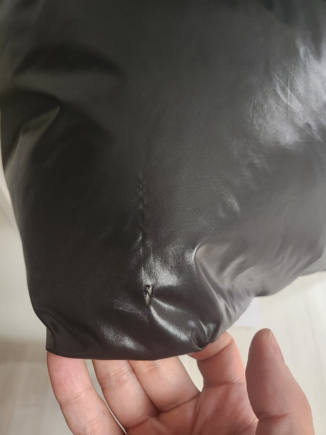 몽클레어 에이나드 Aynard 유광패딩 4사이즈 (박재범착용) 상품이미지8