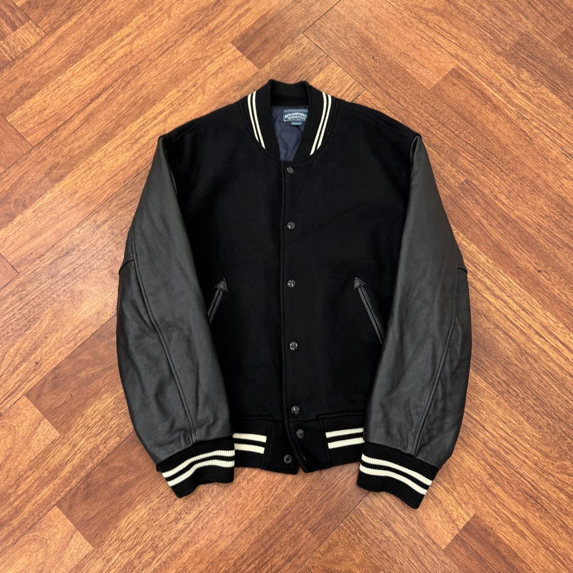 M(105) 아웃스탠딩 블랙 소가죽 바시티 자켓  상품이미지1