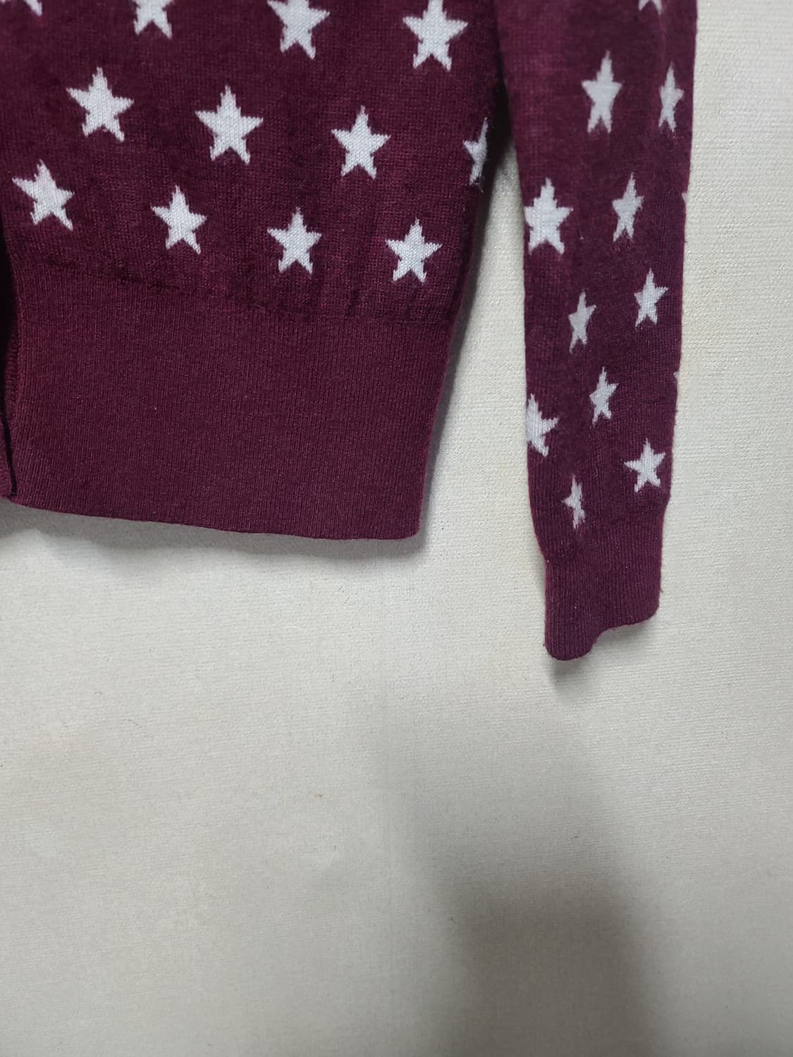 타미힐피거데님 별패턴 버건디 가디건 상품이미지3