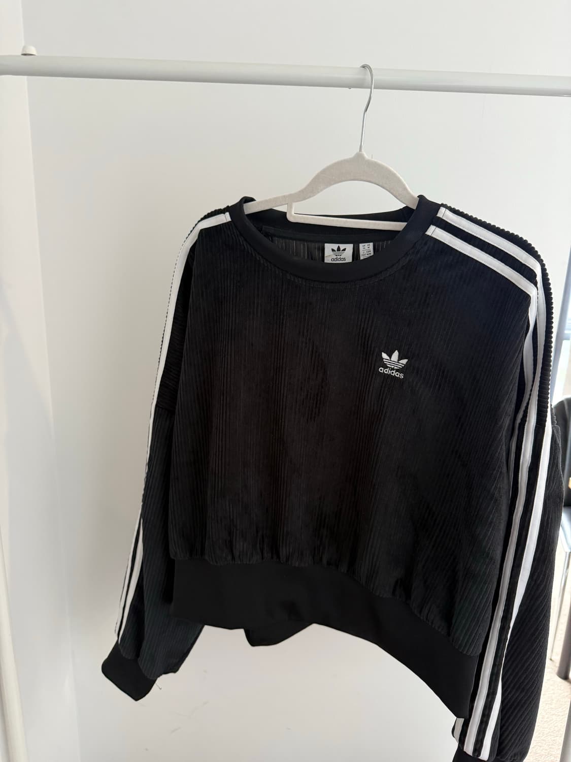 아디다스 코듀로이 벨벳 맨투맨  상품이미지3