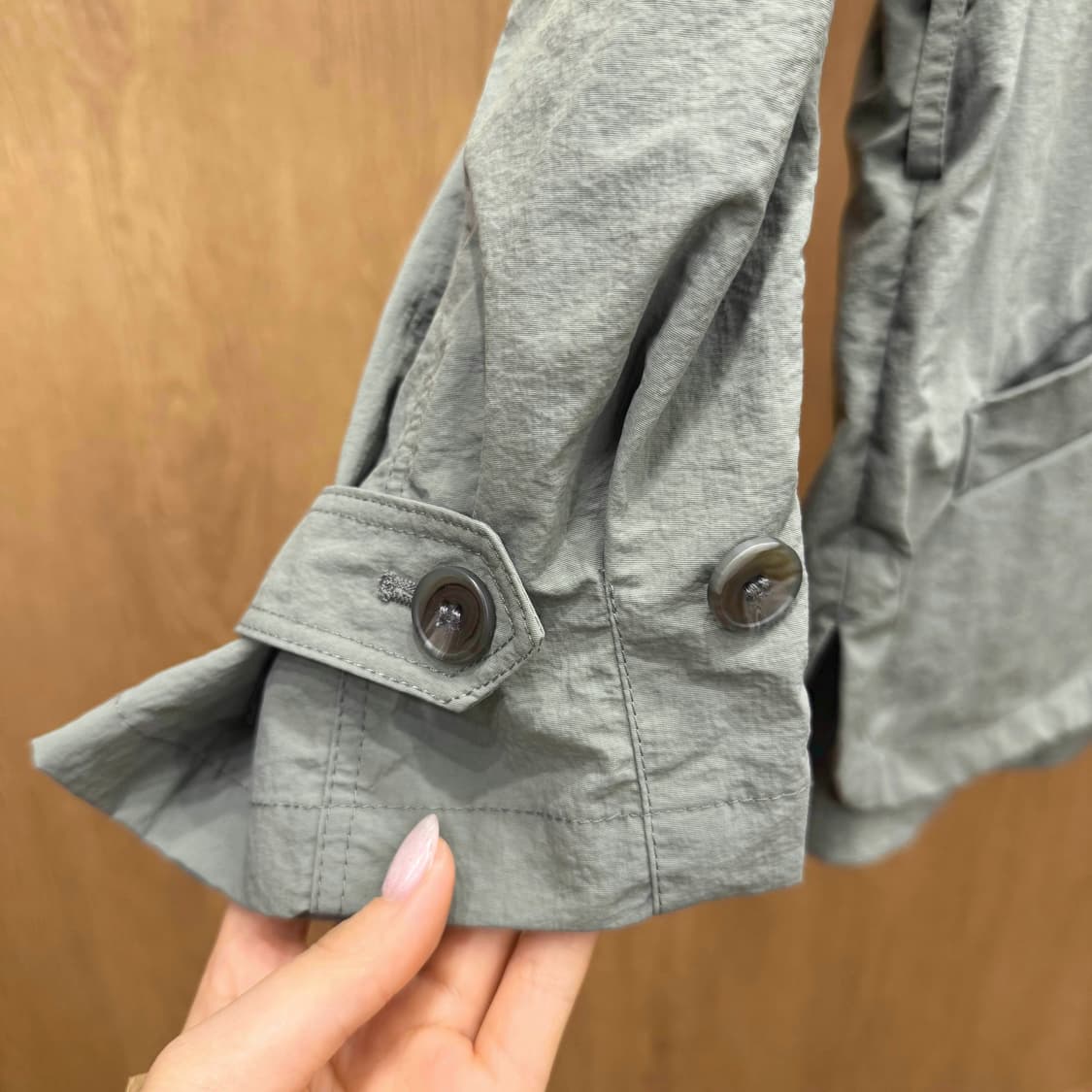 베라왕 나일론 트렌치 숏 자켓 케이프 디테일 히든버튼 포켓 카키그린 상품이미지6