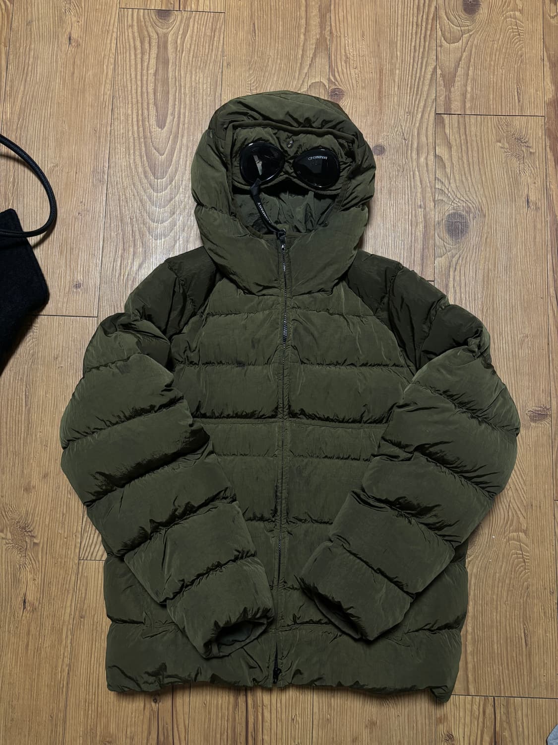 씨피컴퍼니 에코크롬 고글패딩 L 상품이미지1