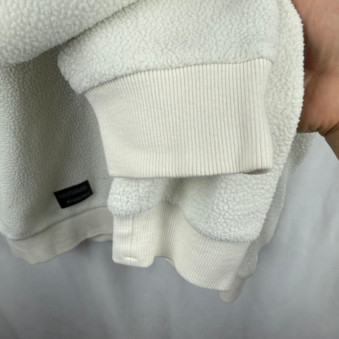 (95) 디스커버리 폴라텍 자수로고 맨투맨 아이보리 상품이미지4