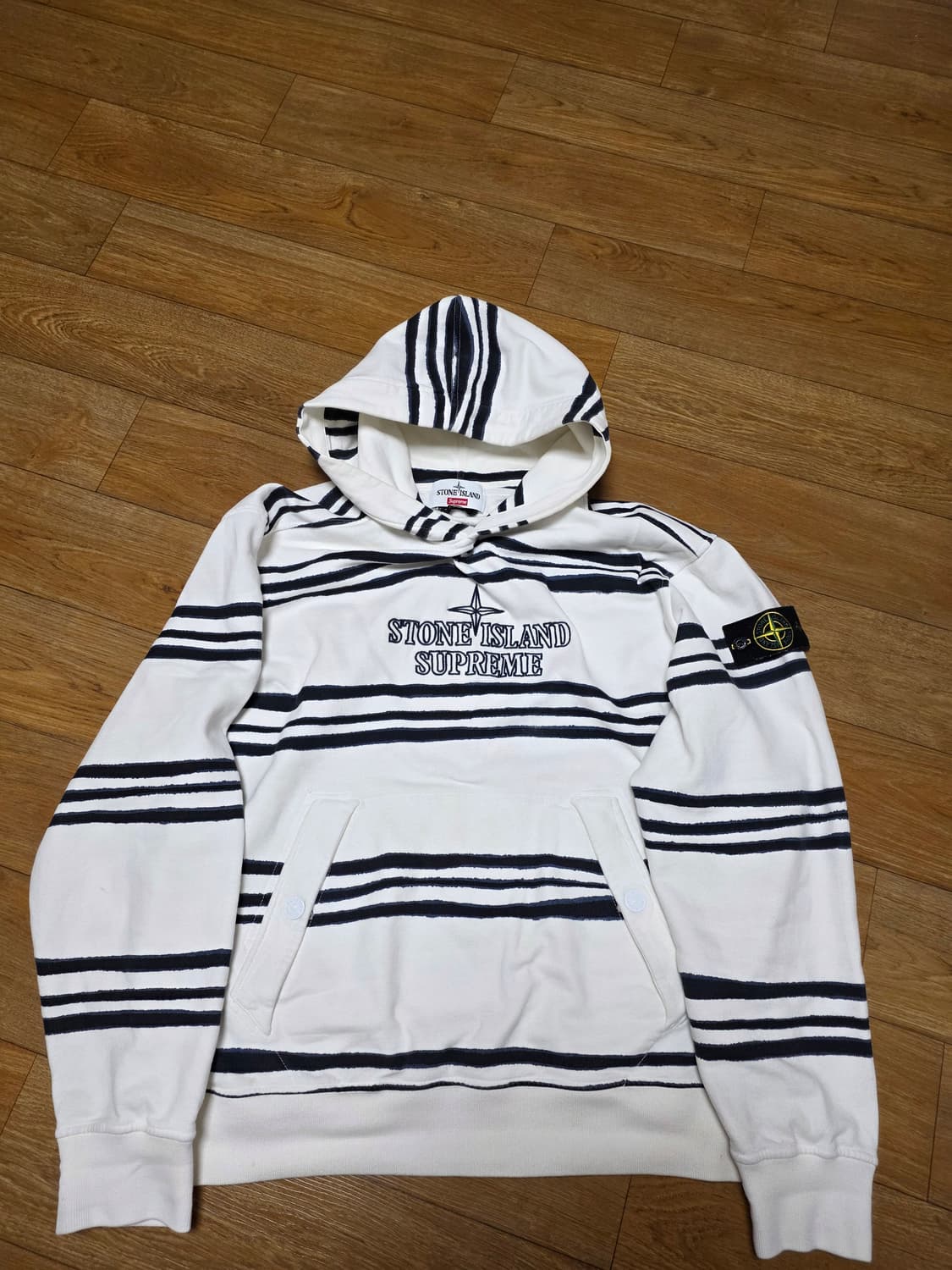 스톤아일랜드 슈프림 스트라이프 후드티셔츠 상품이미지1