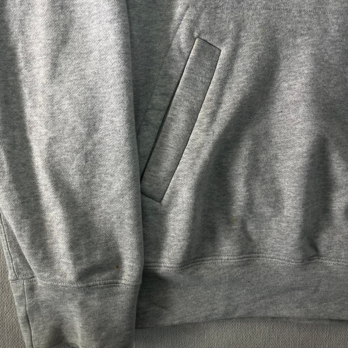 100 꼼데가르송 레드 하트와펜 그레이 후드티  상품이미지5