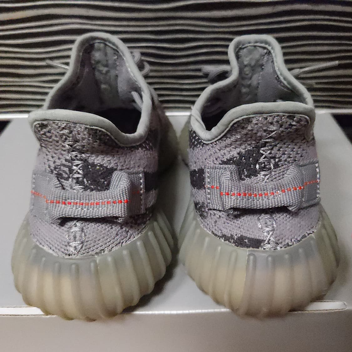 adidas 아디다스 이지 부스트 350 V2 벨루가 2.0 상품이미지5