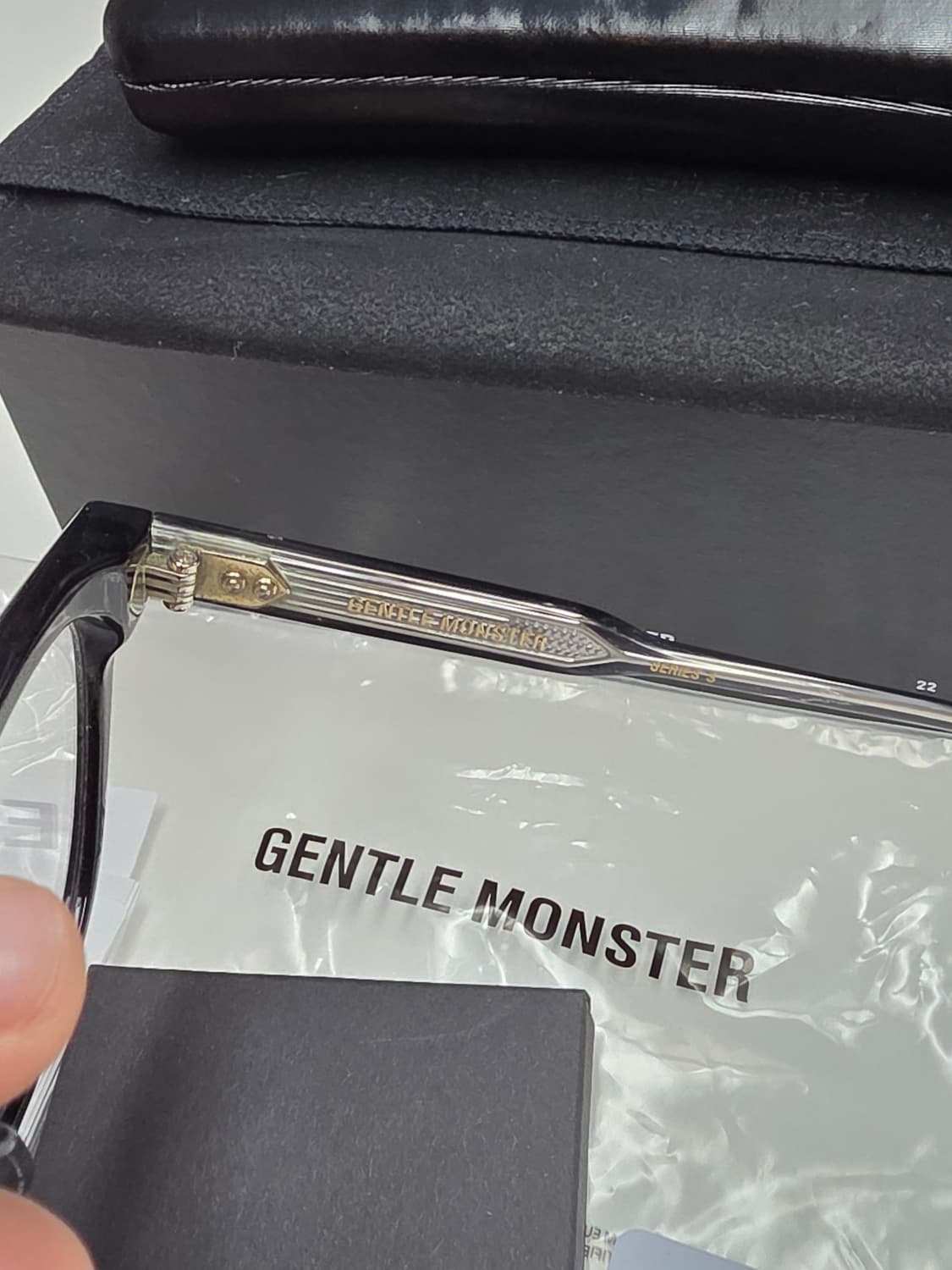 젠틀몬스터 KUBO 01 블랙 안경 상품이미지5