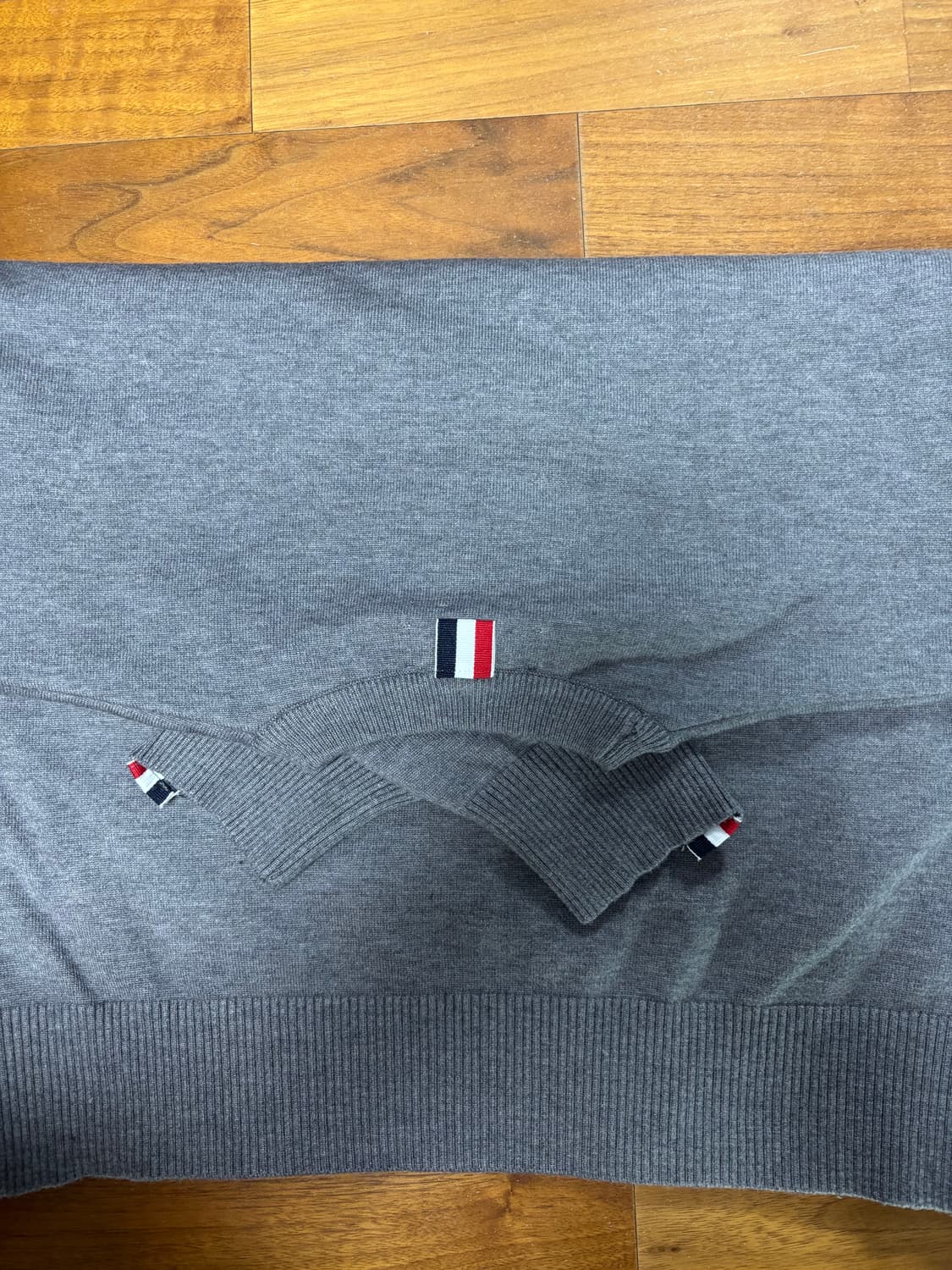 톰브라운 4바 니트 맨투맨 / 그레이 / 사이즈 4 상품이미지2