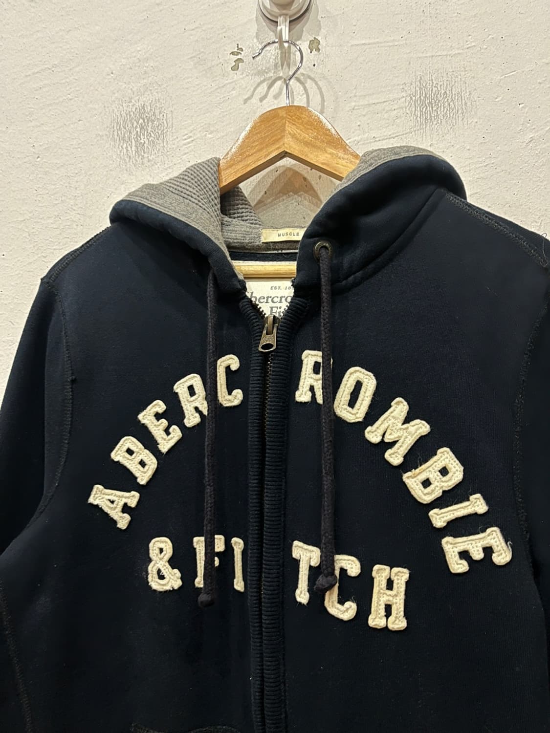 아베크롬비 아플리케 후드집업 네이비  상품이미지2