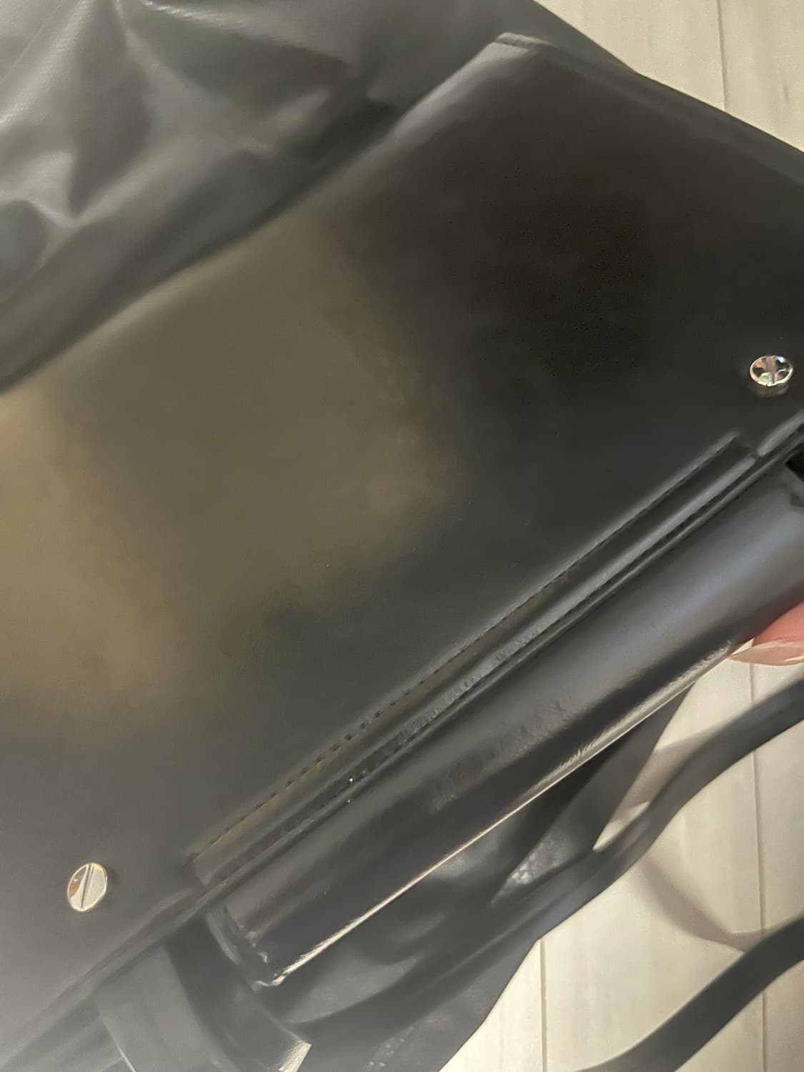 레더리 볼티드 스퀘어 숄더백 블랙 상품이미지3