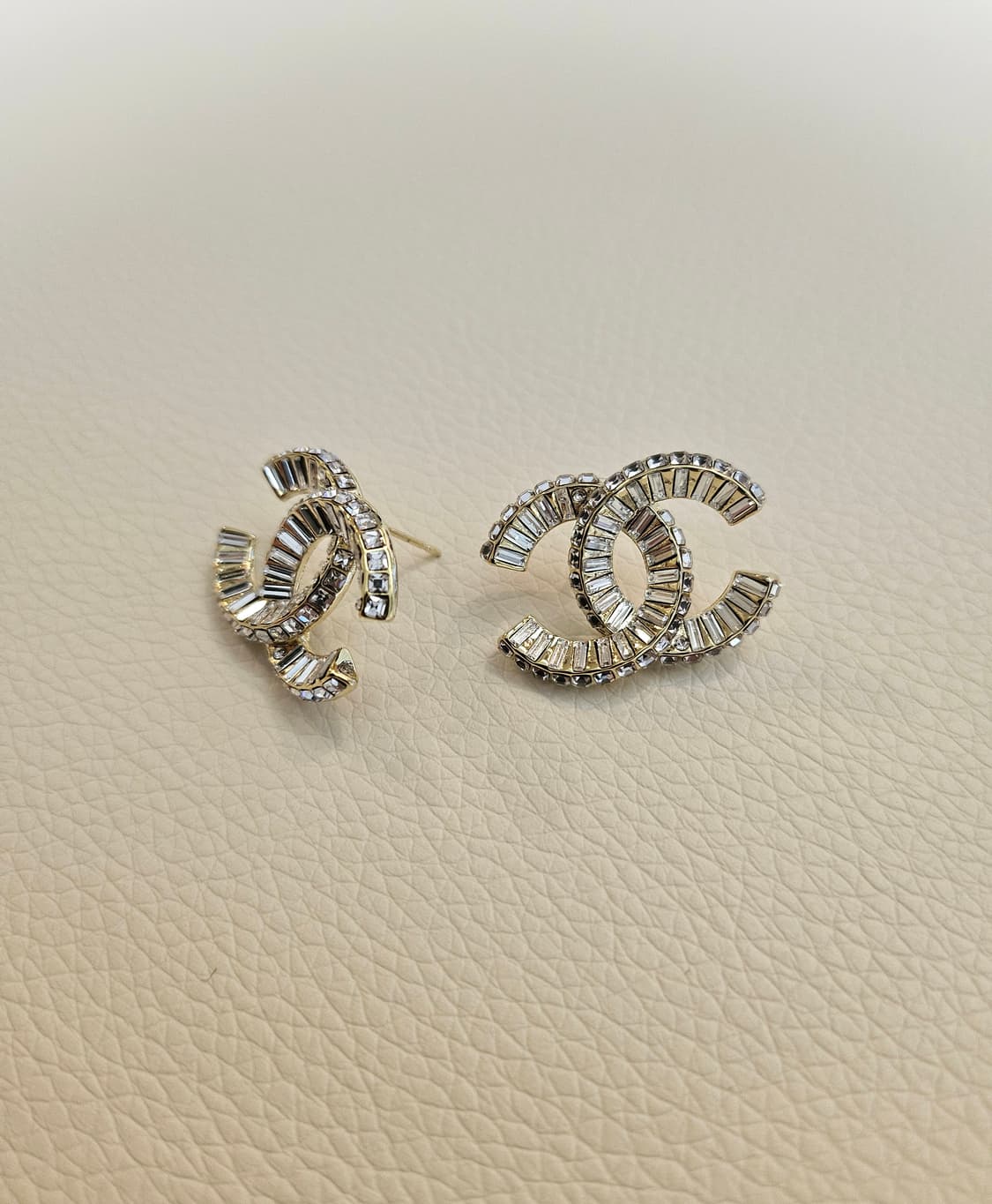 샤넬 크라스탈장식 샴페인골드 스터드 귀걸이 업사이클링 상품이미지4