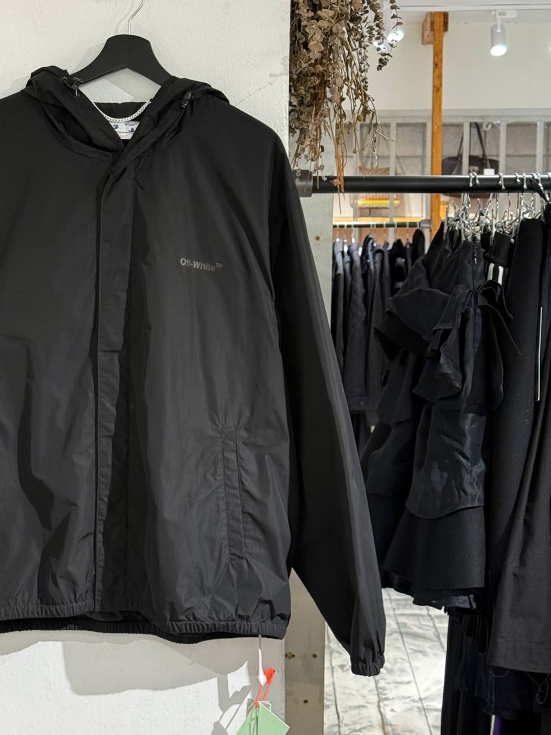 오프화이트 22fw 블랙 디아그 탭 윈드 브레이커 상품이미지3