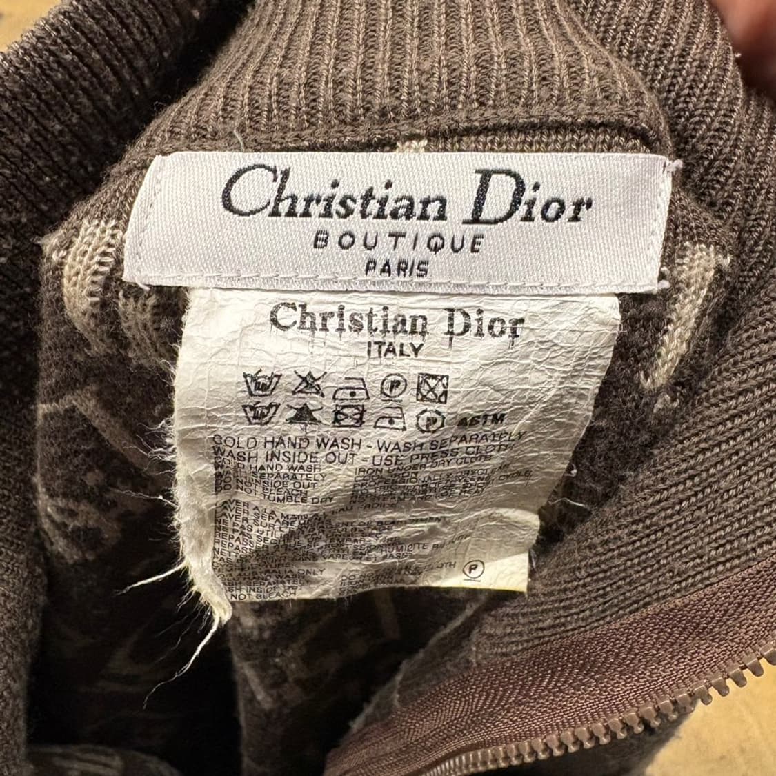 디올 브라운 초코 로고 패턴 니트 집업  상품이미지5