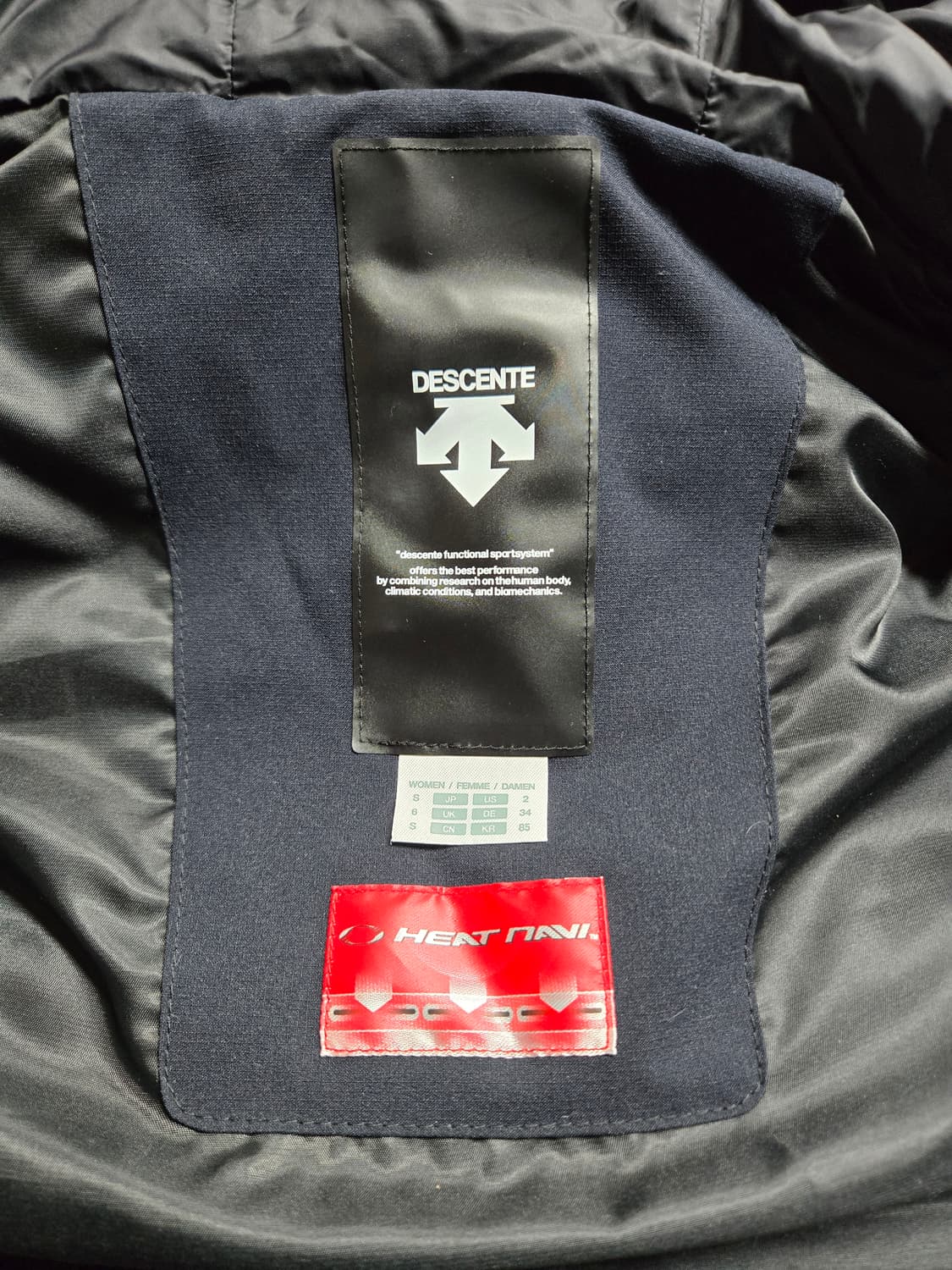 데상트 스위스 스키팀 패딩  조끼 네이비 후드 S 상품이미지7