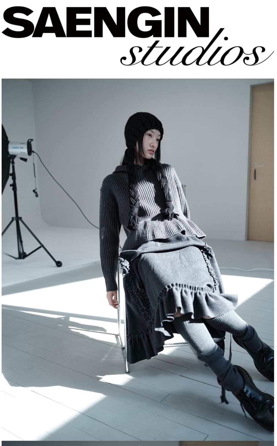 생긴스튜디오 플레어 웨이스트 울 후드 니트 상품이미지1