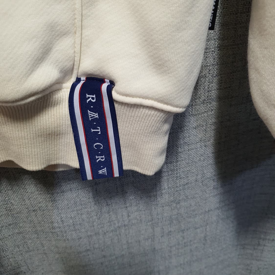 로맨틱크라운 남성 맨투맨  상품이미지3