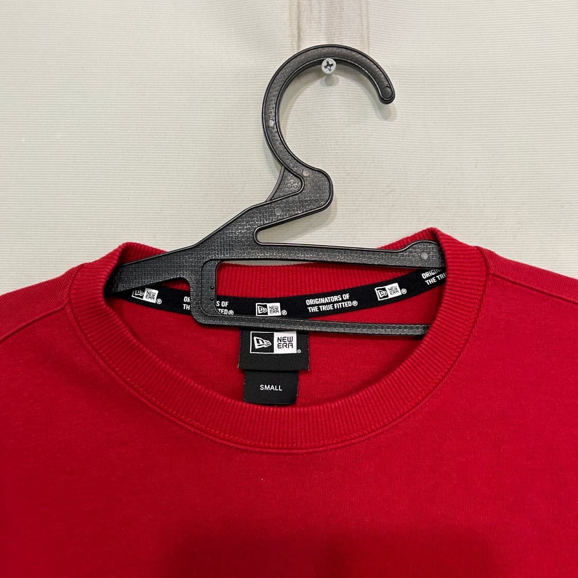 뉴에라 레드 암포켓 맨투맨 티셔츠 S 상품이미지2