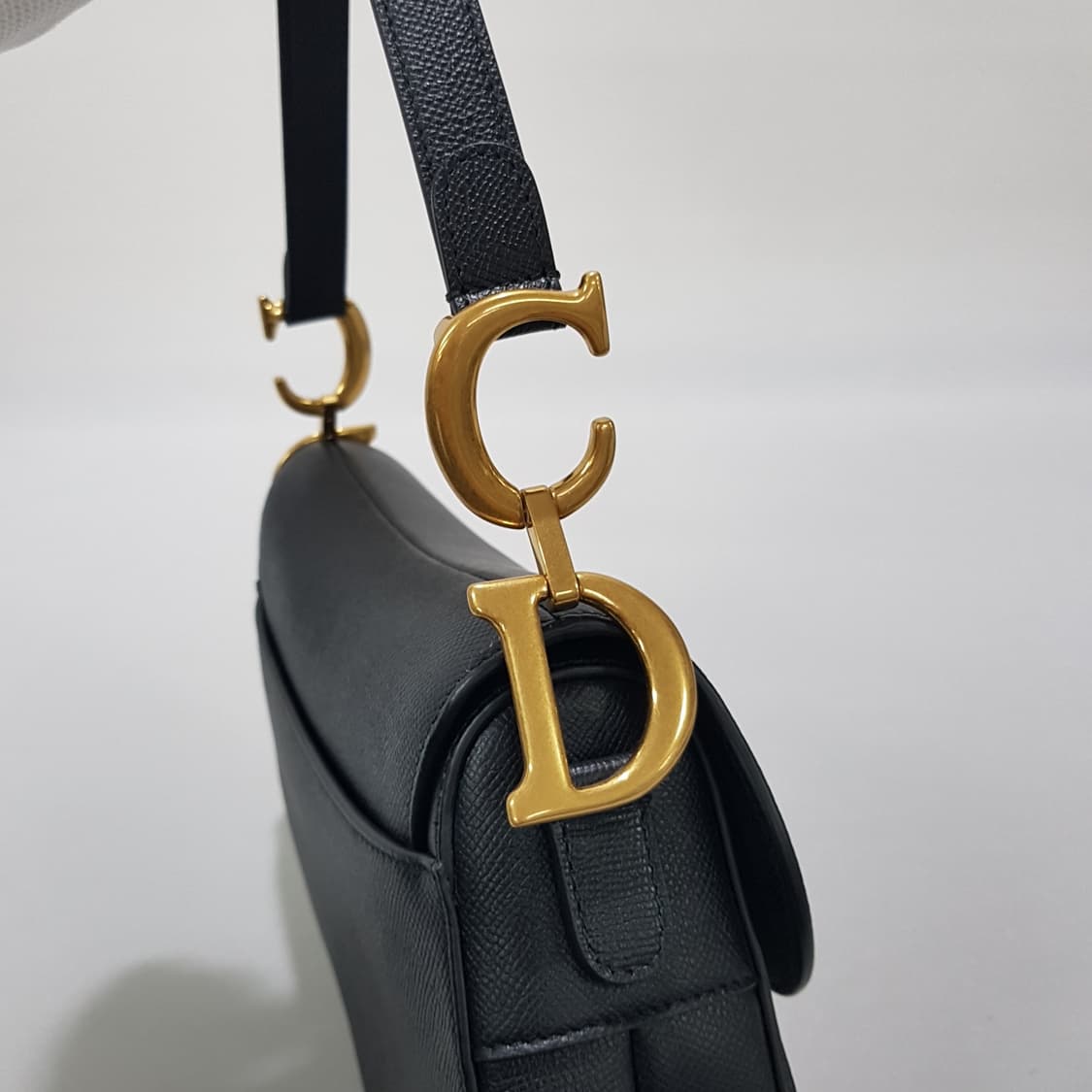 디올 새들 스트랩백 미디움 M0455CBAA 상품이미지4