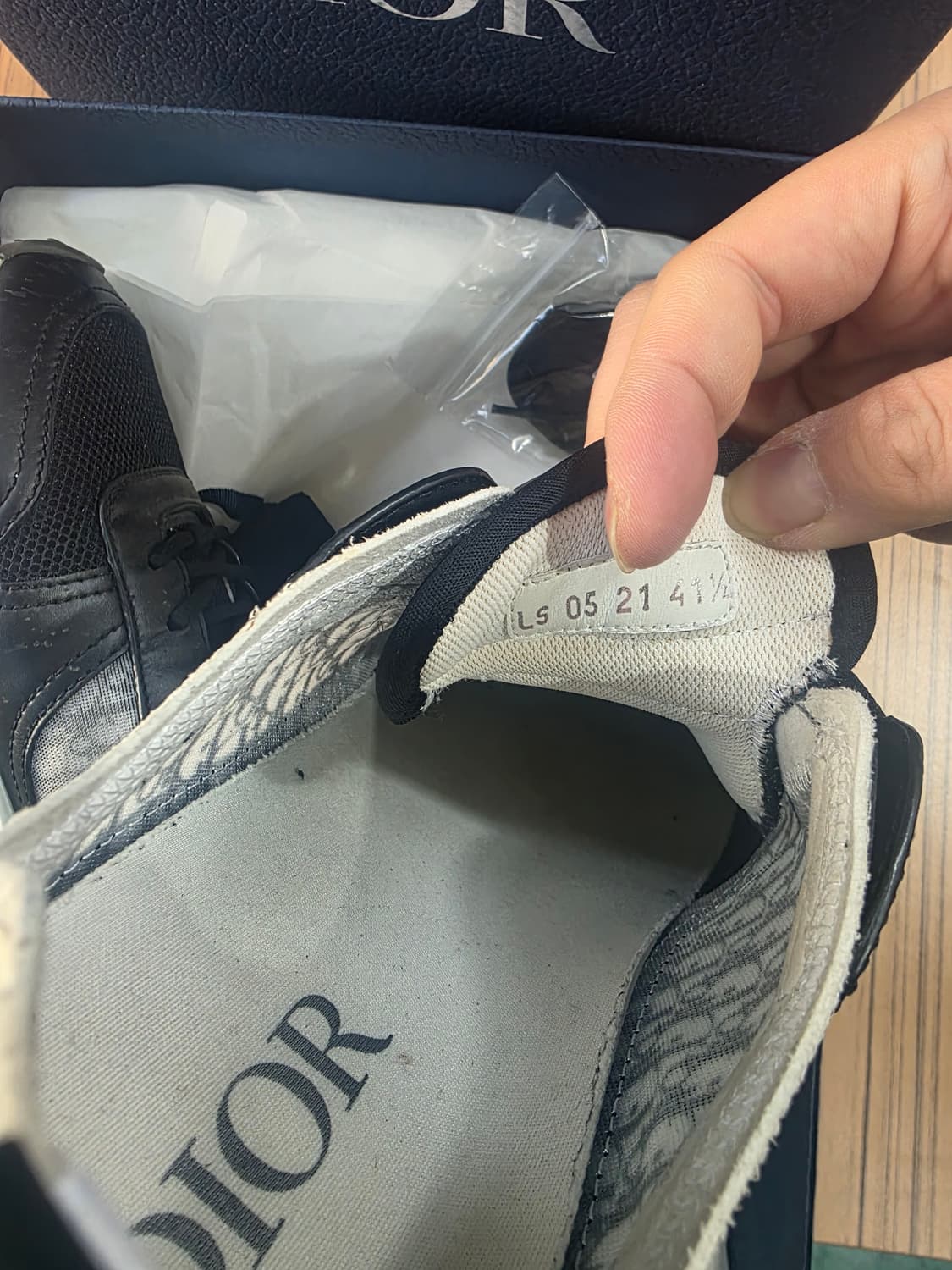 디올 B25 러너 스니커즈 블랙 스웨이드 화이트 41.5사이즈 상품이미지4