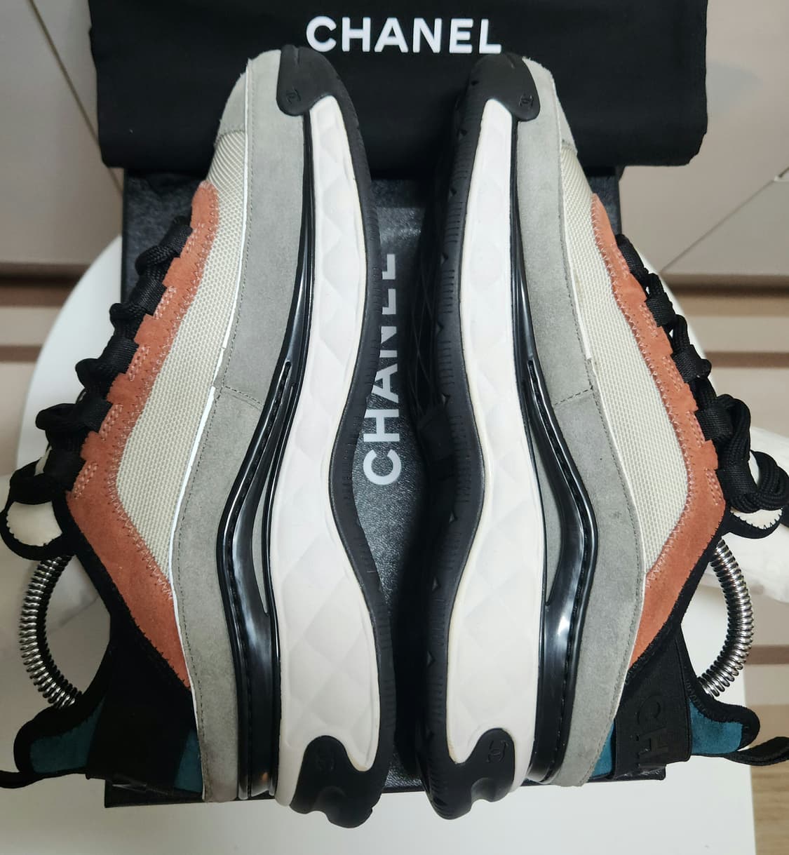 [정품 ] 샤넬 스니커즈 운동화 믹스드 파이버 스웨이드 카프스킨화이트37 상품이미지4