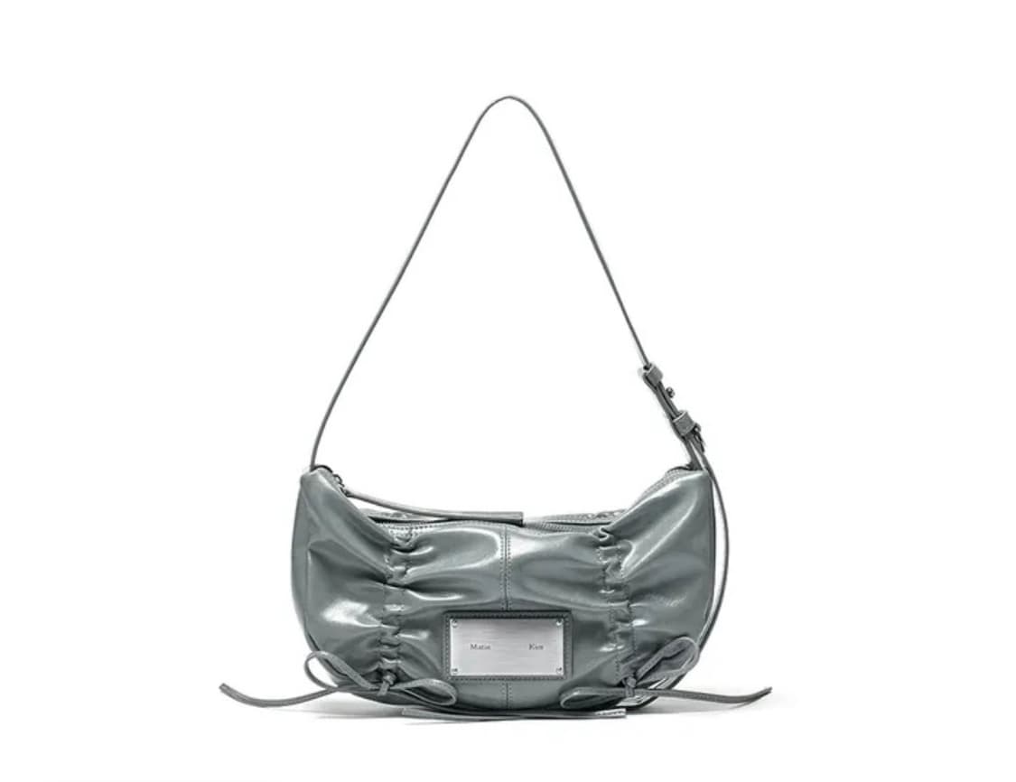 마뗑킴 하프 셔링 리본 라운드백 스모크블루 가방 상품이미지1