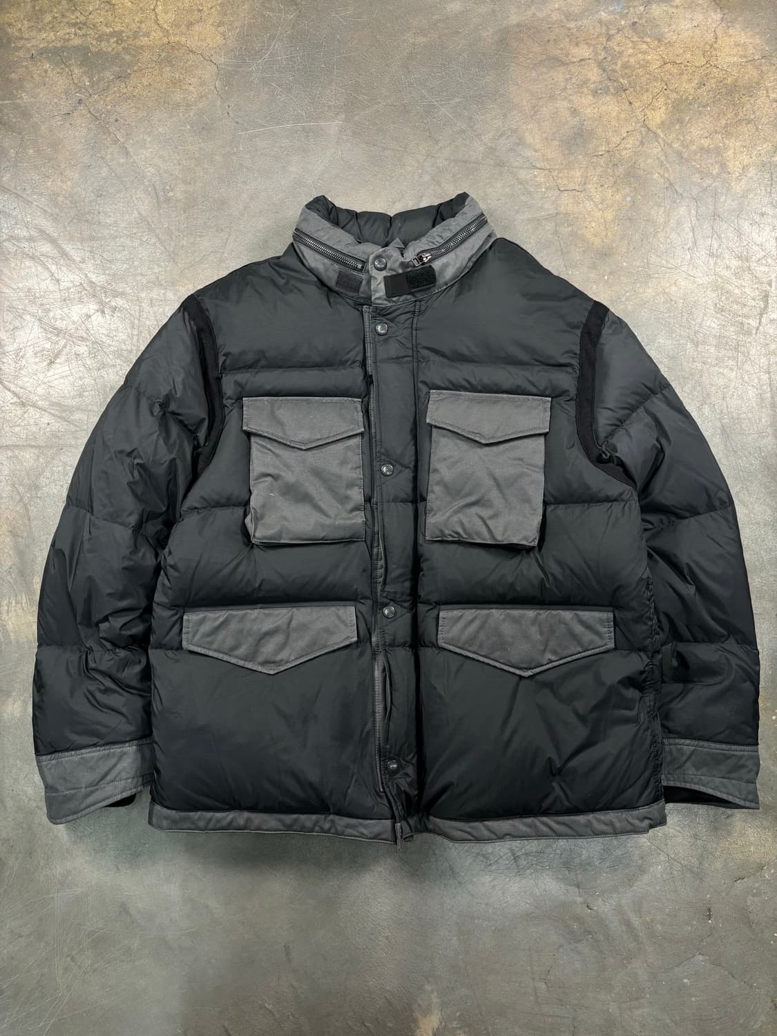 이스트로그 X 시리즈 필드 다운 패딩 상품이미지1