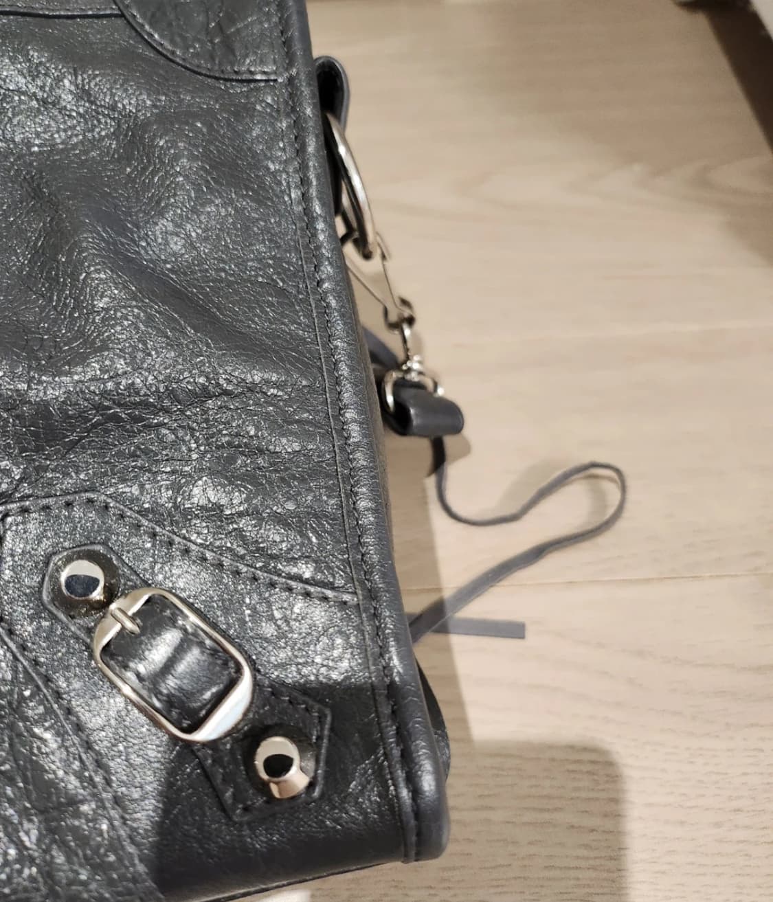 발렌시아가 모터백 스몰 그레이 상품이미지4