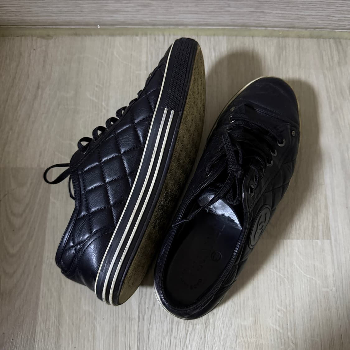 샤넬 여성 로고 가죽 단화 스니커즈 37.5 (여성 245) 상품이미지4