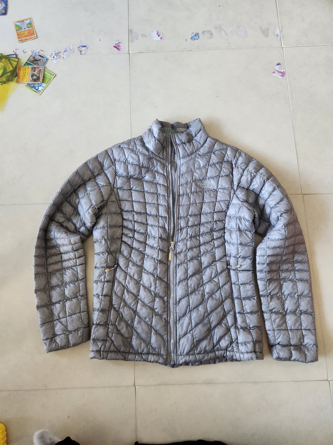 그레이 노스페이스 경량패딩  상품이미지1