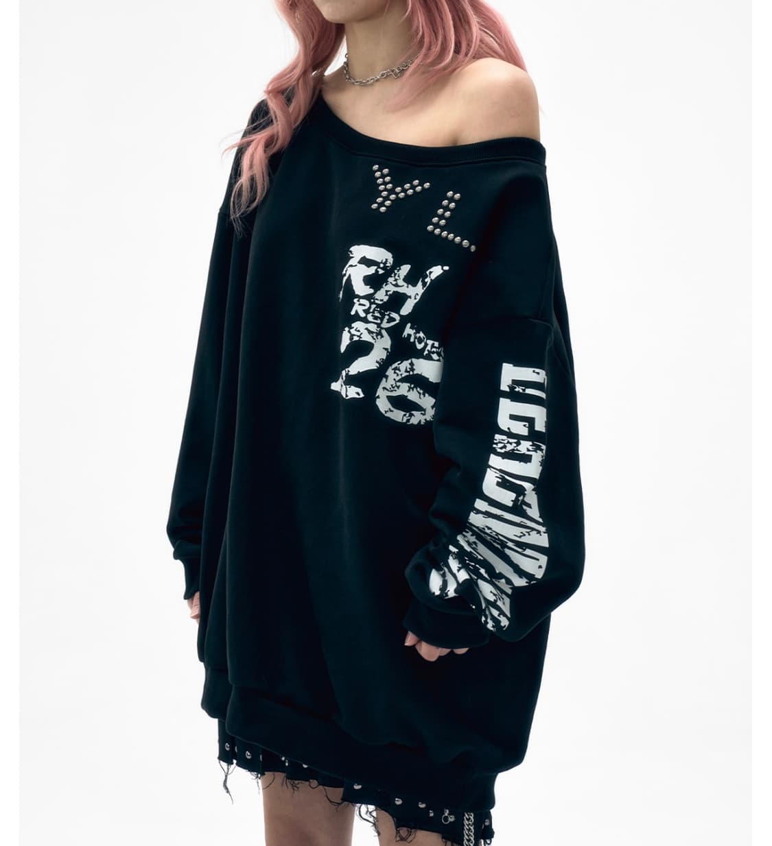 STUDDED OFF-SHOULDER SWEATSHIRT 상품이미지2
