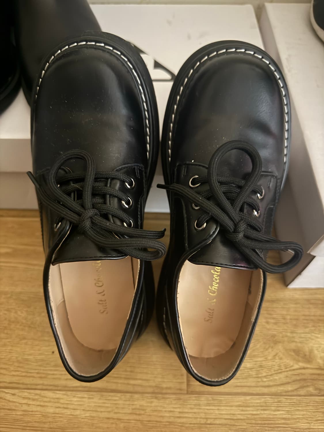 솔트앤초코렛 라운드 토 스티치 레이스업 로퍼 225 상품이미지2