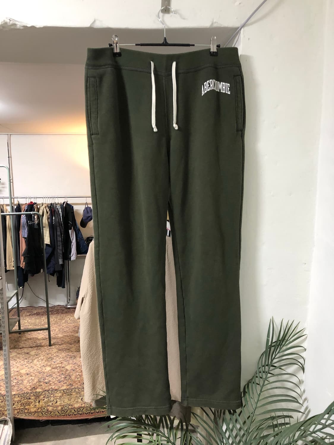 Abercrombie 카키 트레이닝 팬츠 상품이미지1