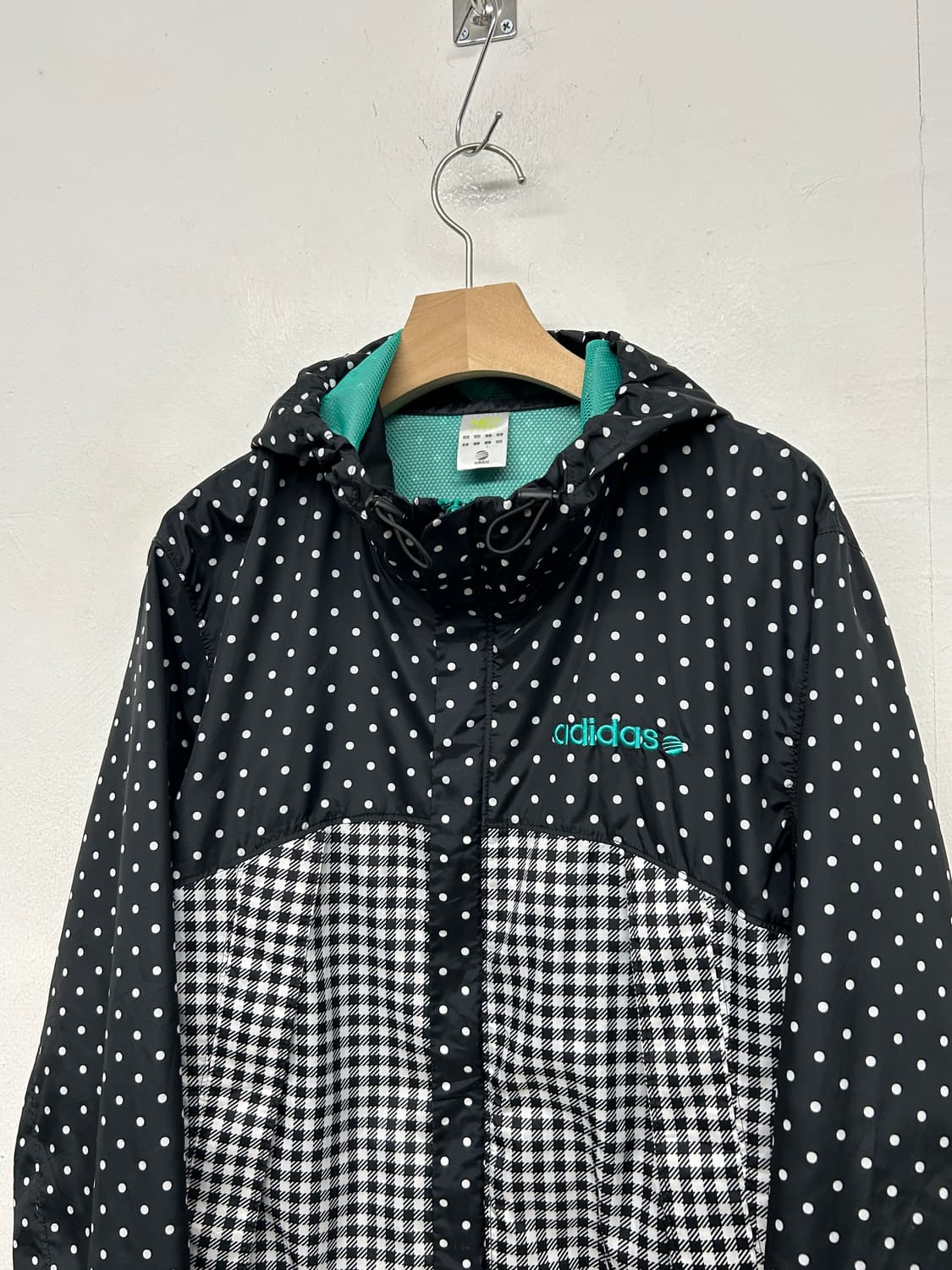 아디다스 도트 체크 패턴 바람막이 상품이미지2