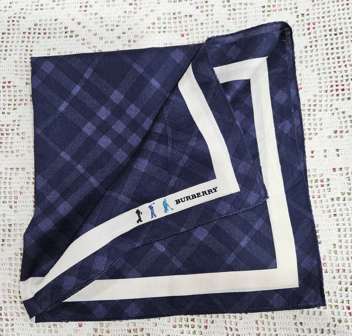 버버리(BURBERRY) 다크네이비 체크 손수건 상품이미지1
