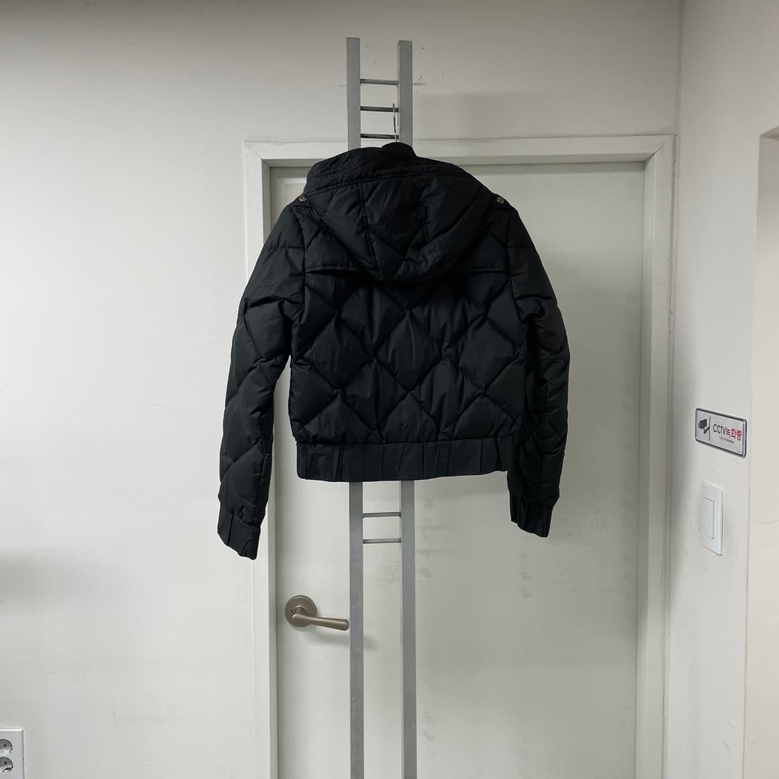 버버리 블랙 후드 패딩 M(W) 상품이미지7