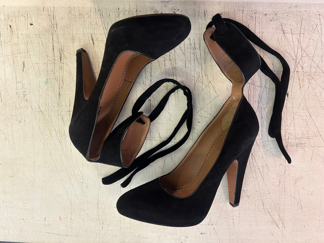 Alaïa  스웨이드 앵클 스트랩 힐 상품이미지2