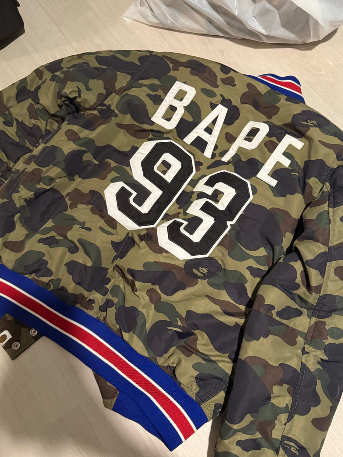 베이프 BAPE Camo Varsity Down Jacket (한정/단종 상품이미지2