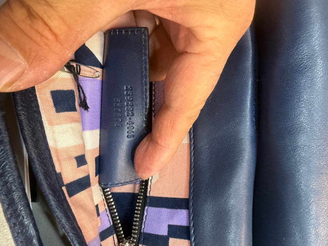 정품 발렌시아가 크로스백 팝니다 상품이미지9