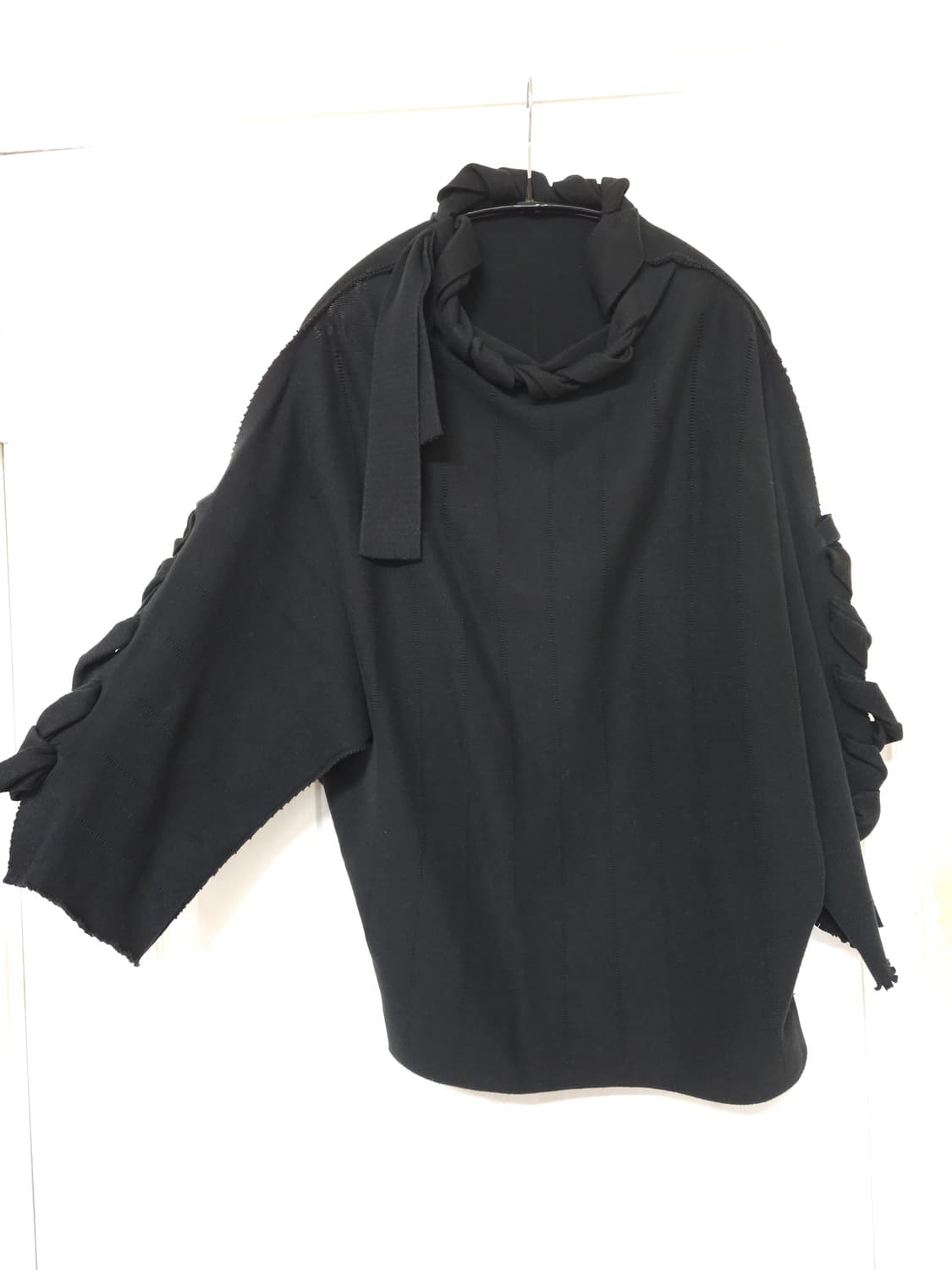 이세이 미야케 매듭 디테일 7부 니트 상품이미지3