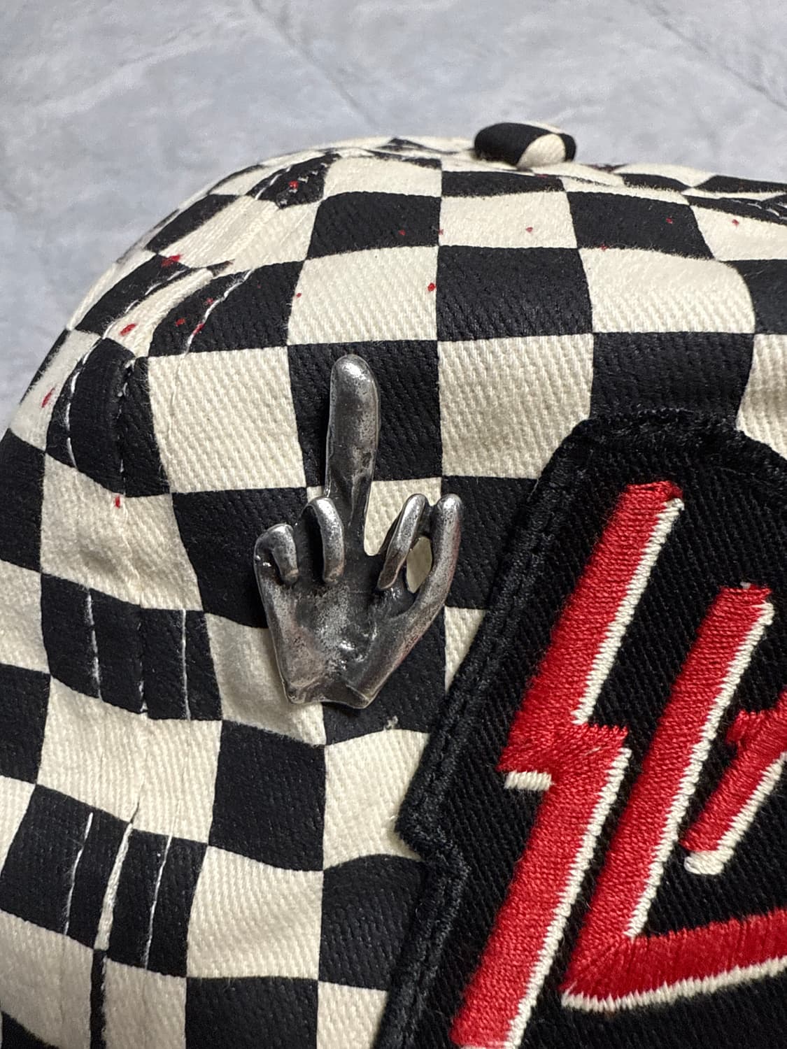 MadeWorn 체커보드 뱃지 페인팅디테일 볼캡 상품이미지4