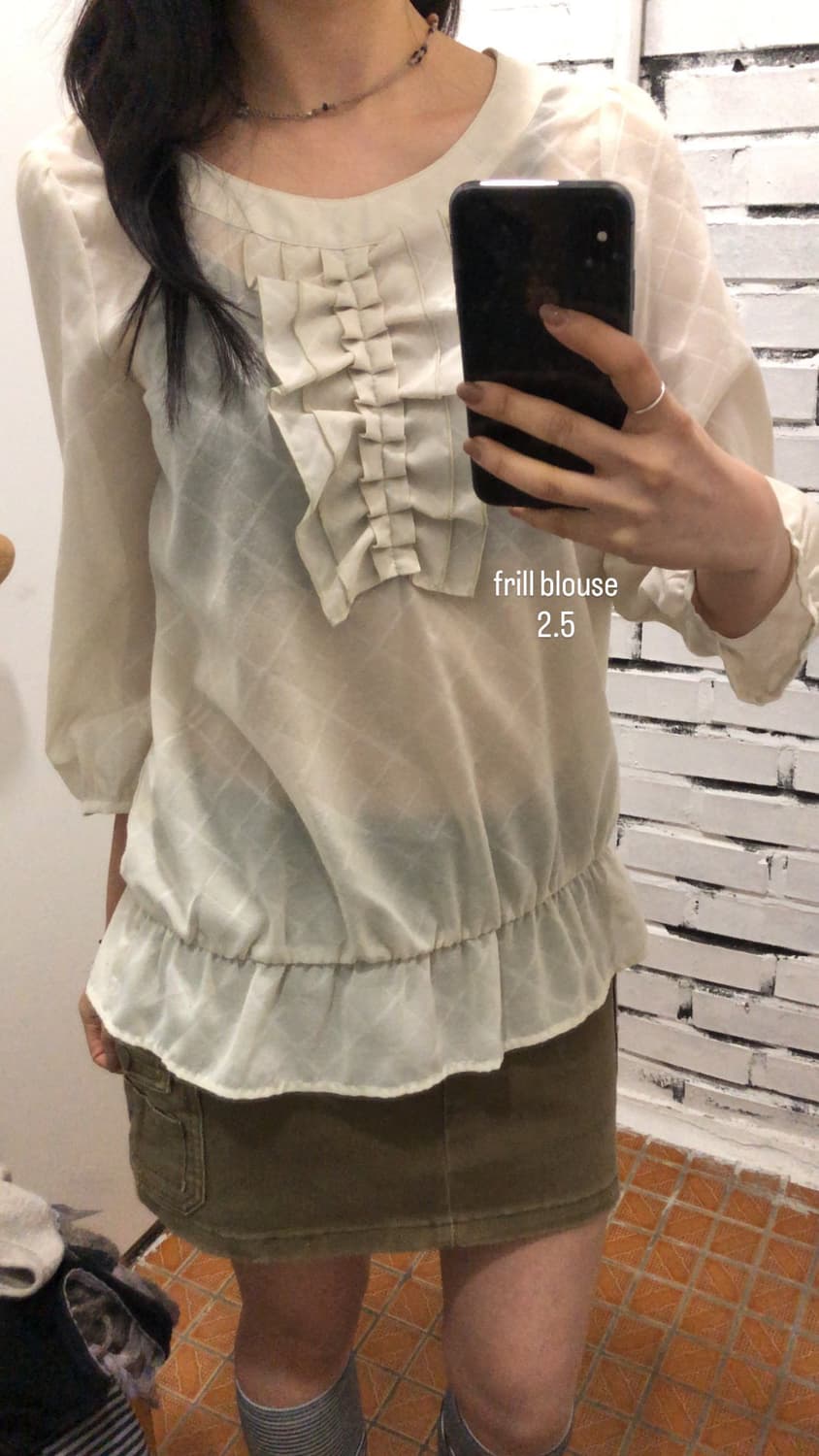 프릴 블라우스 상품이미지1